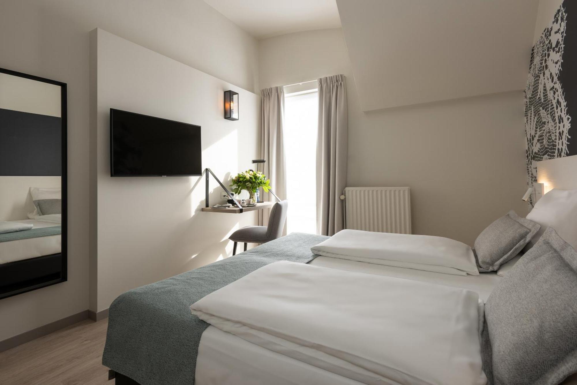 Double Room with Bath,769504447:JPEG
