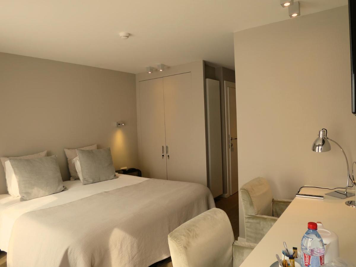 Two Connecting Double or Twin Rooms with Two bathrooms